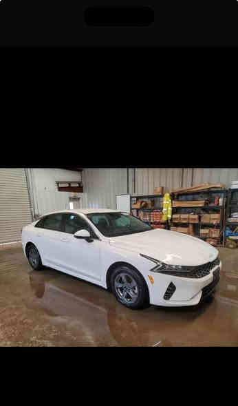 كي فايف k5موديل 2023سياره  لون ابيض صدفي وارد امريكي محرك 1600 تيربو وسياره بدون حادث اصلن   فقط عطل ميكانيك مثل ما موضح بل صوره  وسياره فول  كلش  وسياره عليها دوشمه وترتيب داخل  وكله كامل وسياره تشغيل عند بعد  وبصمه وشاشه كبيره ويل ١٨  حساسات  النقطه العمياء  رادار امامي واخلفي  ورادار جانبي ٢  نضام تحديد مسار نضام ذكي مانع تزحلج  وشحن سلكي امامي وخلفي تبريد  فول  لايت زنون   وتفاصيل بعد اكثر تواصل عله رقم ***********  وتساب مجود اليحب يتواصل والسعر 220$ وبيها مجال الطيبين والجناين
