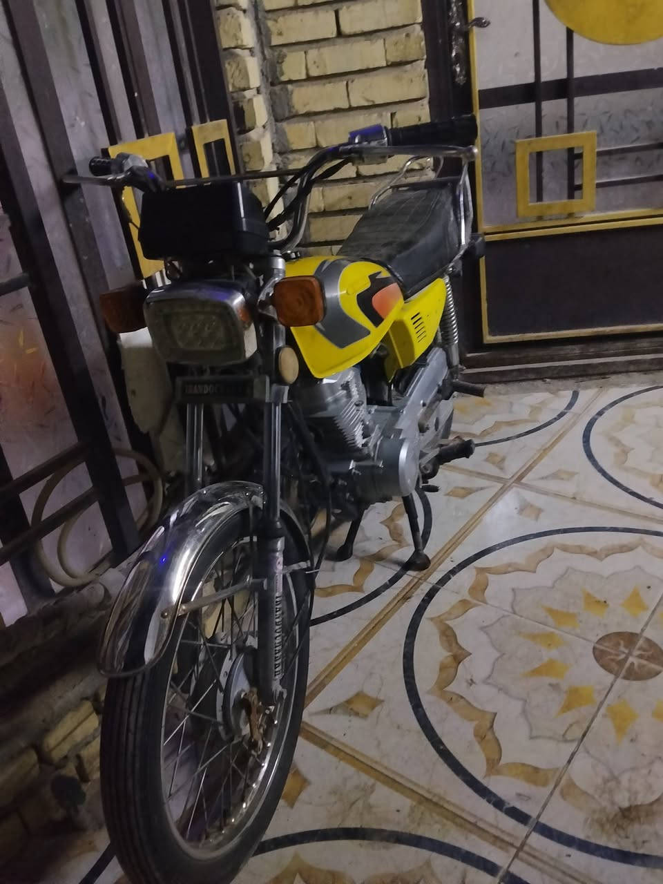 دراجة للبيع كامله كلشي مابيها اوراق اصولي خاص او تعليق ما ارد فقط ع رقم ماتواجد ع نت الشراي يخابر ويدلل ***********
