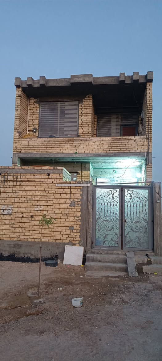 بيت طابو صرف للبيع  ١٢٥ متر  واجهة (٦,٢٥٠ )  بناء طابوك ومسلح درجة أولى. عمر البناء شهرين
يحتوي الطابق الأول 

استقبال وصالة وغرفة ومطبخ وصحيات داخلية ومنور وحديقة داخلية. 

الطابق الثاني 

غرفتين ومطبخ وحديقة وصحيات. 

العنوان : كربلاء المقدسة حي الصحة  مجاور شارع الصب خلف المشفى التركي. 

السعر : ١١٢ مليون 

للتواصل  : ‏‪***********‬‏
بيت طابو صرف للبيع  ١٢٥ متر  واجهة (٦,٢٥٠ )  بناء طابوك ومسلح درجة أولى. عمر البناء شهرين
