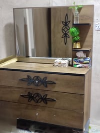 غرفه نوم للبيع 6 قطع مكانها الغزاليه ضررها بسيط سعرها مناسب جدا الاتصا...