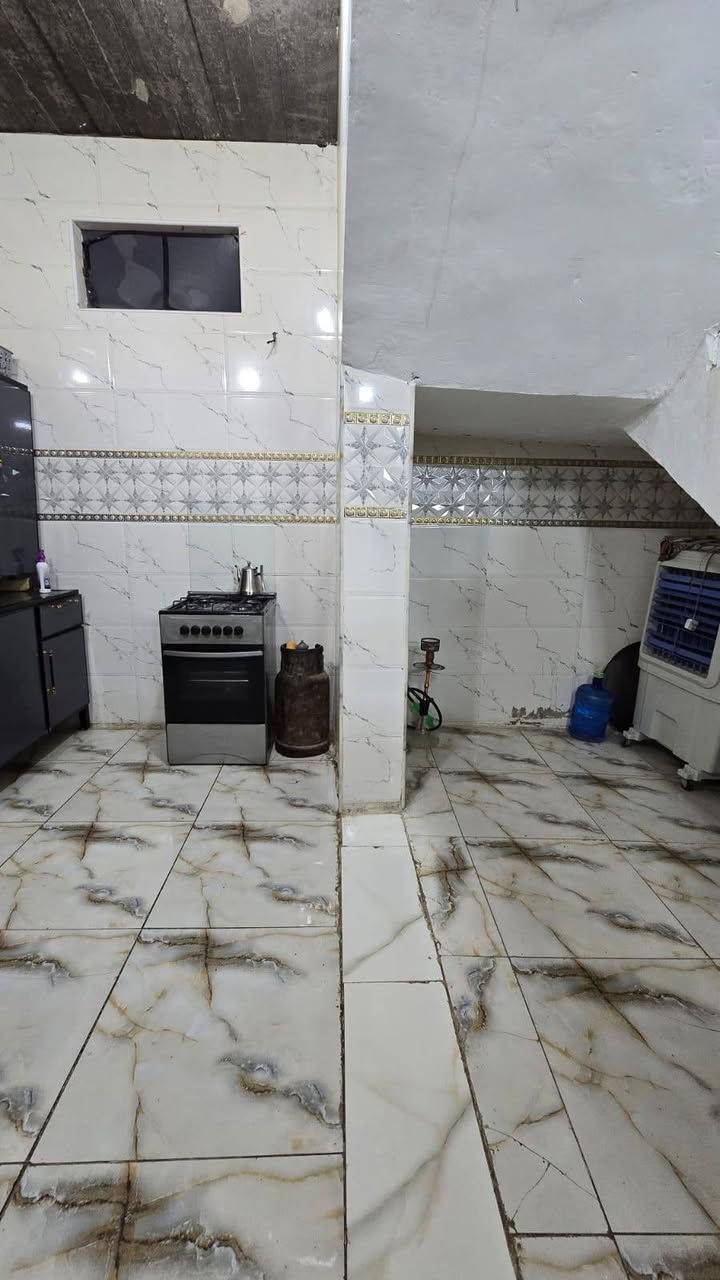 السلام عليكم بيت رهن غرفتين وصاله ومطبخ استقبال صحيات داخلي وخارجي سعر الرهن ١٢ مليون الاستفسار على الرقم ***********
