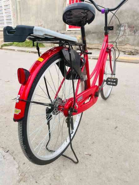 سلام عليكم بيسكل للبيع حجم (26) بيسكل  جاهز مانقاصه اي شي لسعر ب (115) وبي مجال مكاني (واسط نعمانيه) لاستفسار عل هاذه لرقم (***********)
