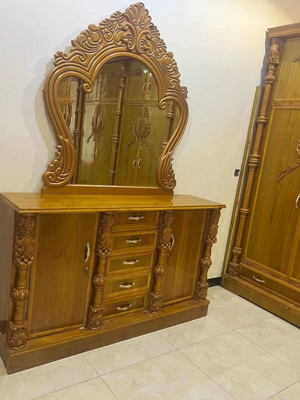 السلام عليكم غرفه عراقيه صاج اصلي اخذتها قبل فتره بمليون وربع. وهسه اريدها بسعر مناسب لعائله فقيره او شخص يريد يزوج
السعر ٤٥٠الف لتواصل الاتصال على الرقم ***********
السلام عليكم غرفه عراقيه صاج اصلي اخذتها قبل فتره بمليون وربع. وهسه اريدها بسعر مناسب لعائله فقيره او شخص يريد يزوج
