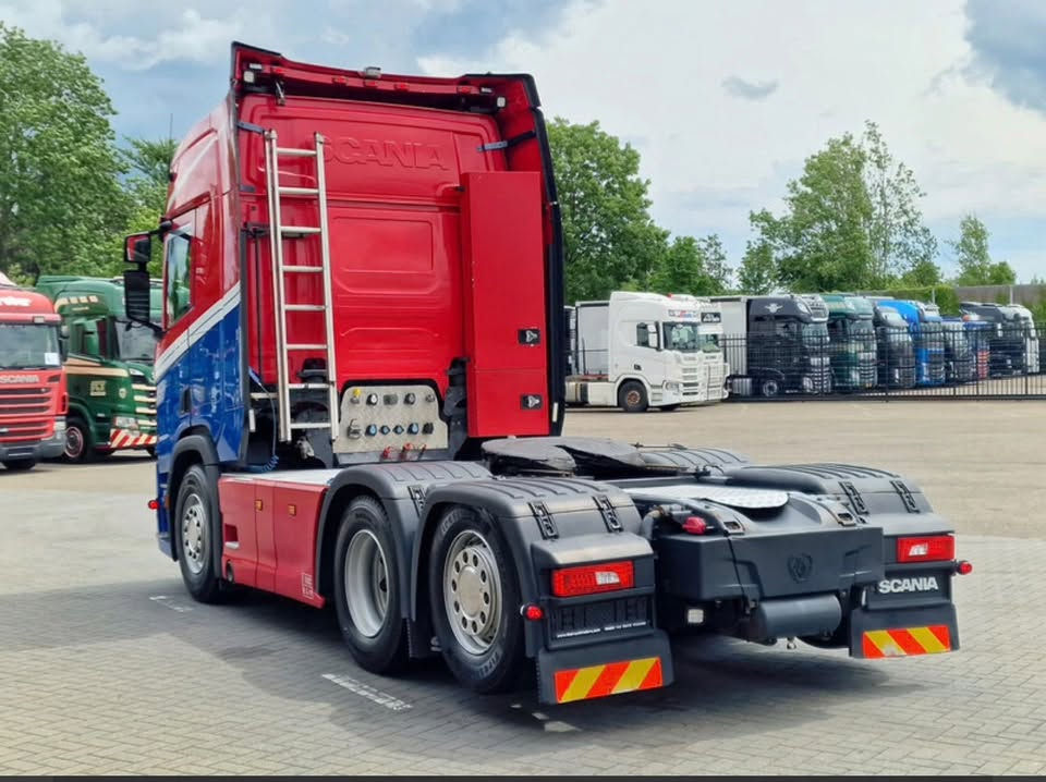 لتقيل بدو تقيل💪🏻
نقطة بيوصلك السعر ❤️
Scania R500
NGS Highline 6x2
موديل:
13-02-2020
تواجد: هولندا 🇳🇱 
ماشية: ٦٤٨.٥٠٤ الف.
ناقل الحركة: أوتوماتيكي. 
عدد الأسطوانات: 6. 
القوة: 500 حصان. 🐎 
فئة الانبعاثات: 6. 
الوزن الفارغ: 9848 كجم. 
نوع الكابينة: كابينة نوم. 
الوقود: ديزل.

اكمل وصف نضافة عالية جداً جوا وبرا✅

#السعودية #سوريا #الاردن #العراق #شاحنات #سيارات #سكانيا #اكسبلور #viral #هولندا #المانيا #اوروبا #السويد #النمسا #بلجيكا #الوطن #العربي


**إذا كنت صاحب هذا الإعلان وتريد حذفه لأي سبب، رجاءا أرسل رسالة إلى الدعم الفني**
