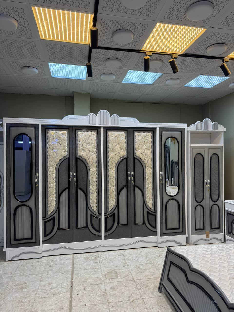 السعر (975الف دینار)

متكونه من7 قطع 

الكنتور ارتفاع 240 طول 320 

مع الزاويه مجموع الطول 4 امتار 

السمك الخارجي للغرفه 5 ملم انديف

والسمك الداخلي 3 ملم معاكس ابيض

سعر الشازلون الخزان 75 الف 

سعر الشازلون المقعد 50 الف 

الطابوریه 25الف

متوفر توصيل وشد لكافة محافضات العراق 🇮🇶
الحجز خاص


**إذا كنت صاحب هذا الإعلان وتريد حذفه لأي سبب، رجاءا أرسل رسالة إلى الدعم الفني**