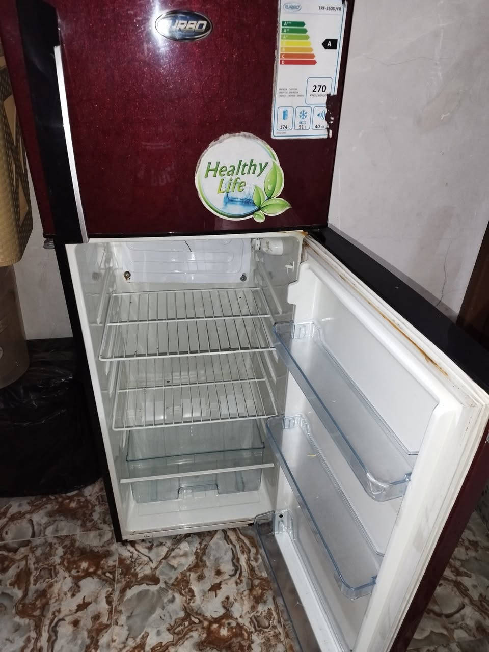 السلام عليكم
ثلاجه نظيفه  شغاله للبيع شرط الفحص
ارتفاع متره ونص 
مكاني الحريه
للاستفسار الاتصال على الرقم حصرا
 ***********
