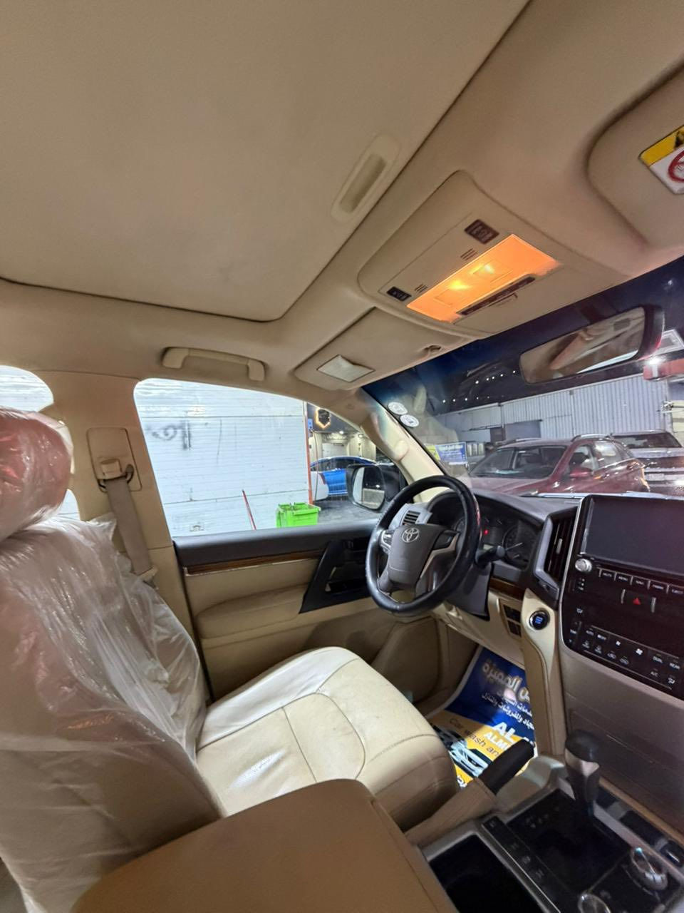 السلام عليكم 
لاندكروز GXR 2017 وايت ادشن 
مكفولة 
فول مواصفات 
السعر 490
البصرة مدينة الامل 

0781 006 4424
