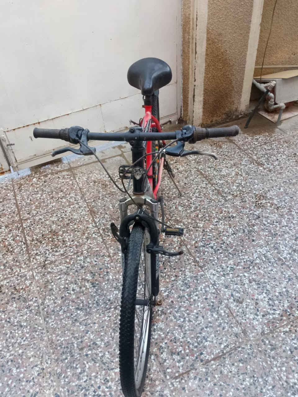 سلام عليكم بايسكل ياباني حجم 26 للبيع نضيف السعر 60 وبي مجال للطيبين مكاني بغداد شهداء البياع الاتصال *********** متواجد واتساب ومازنجر ومستعجل عل بيعته
