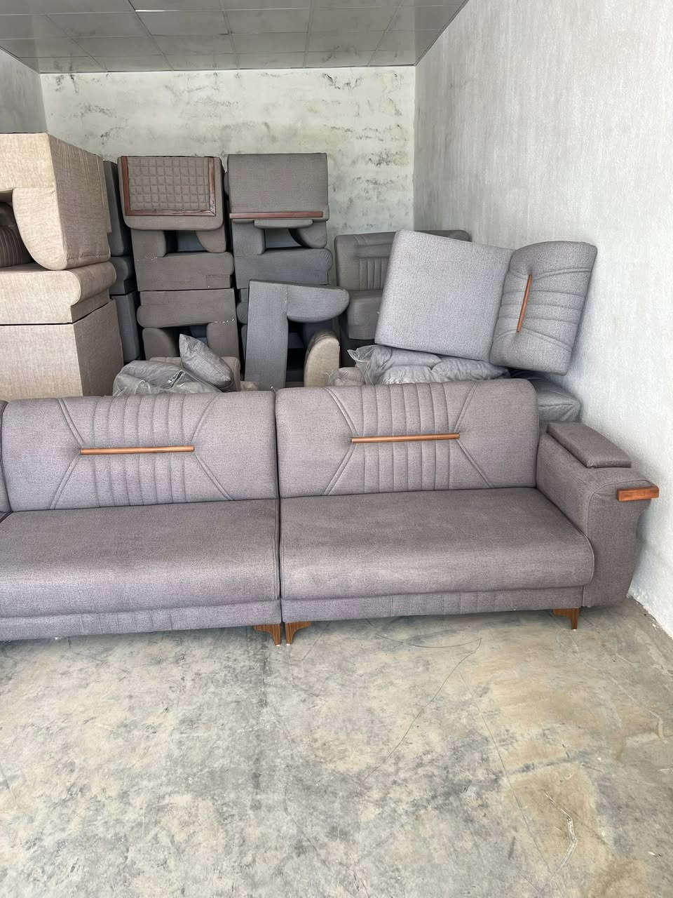 تاقم L ١٠  نەفەری تازەیە دەستی دوو نیە
تەنها لە مەخزەن دانراوە کامل مەوادی ئەسڵیە نرخی ٥٨٠  هەزارو کەمێ مەحامەلە

لە جوارقورنەیە. ***********
