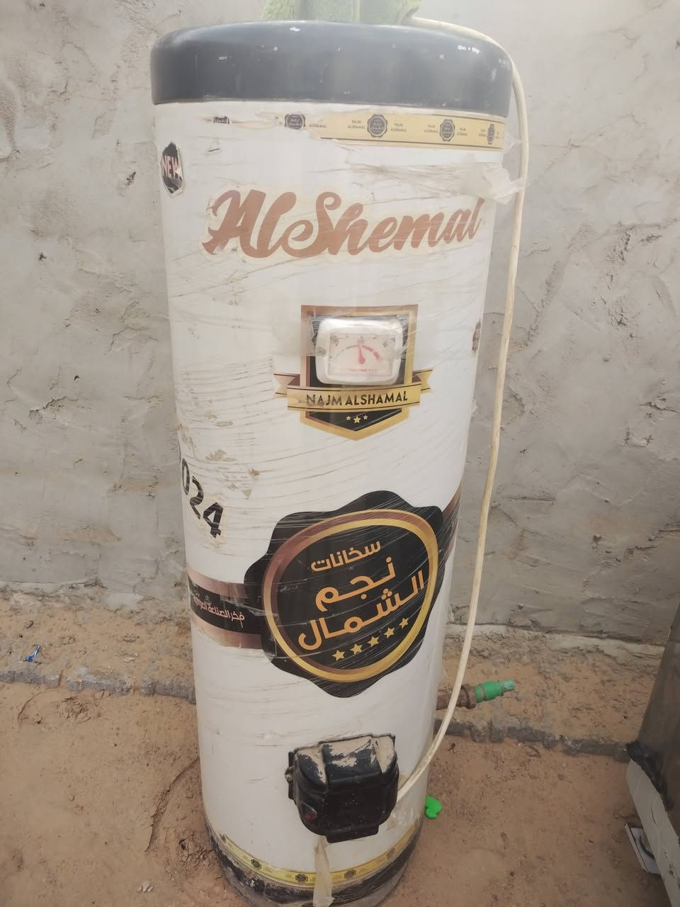 السلام عليكم غراض مستعمله للبيع مبرده بلاستك كاونتر3 قطع غساله سخان بلازمات عدد 2 الحجم 42 32 رقمي *********** العنوان نجف
