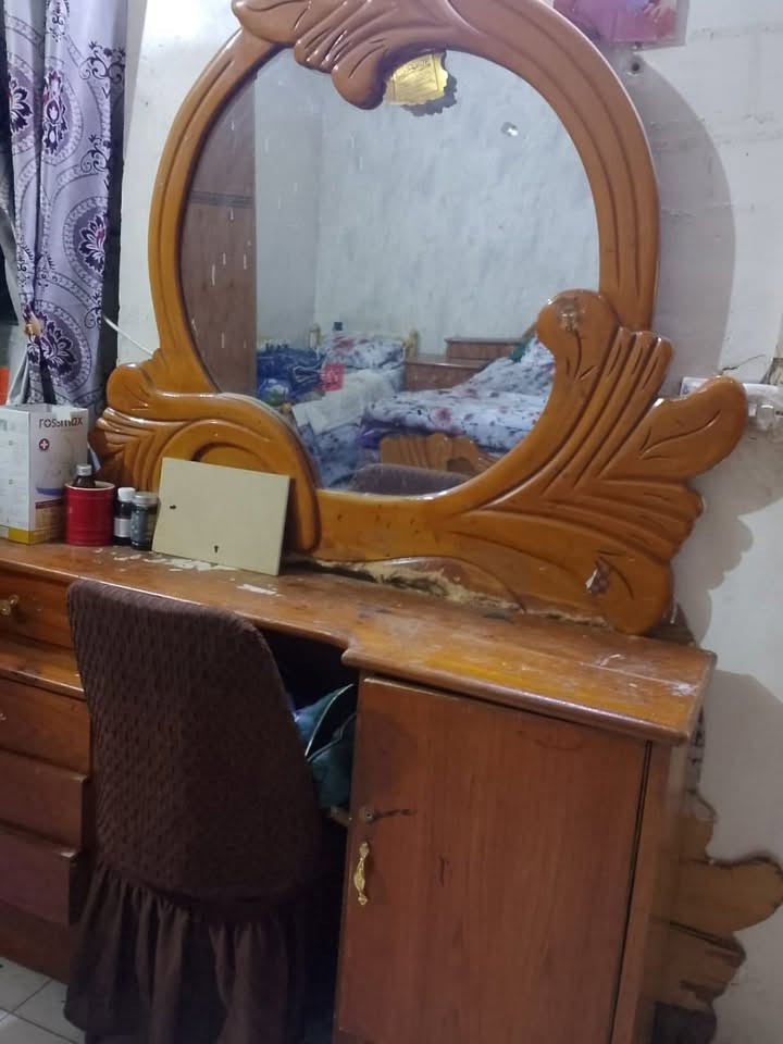 غرفه نوم كامله للبيع سعر ٣٥٠ 
ضهر الجربايه موجود بس المرايه مكسوره 
بغداد الثعالبه 
***********
