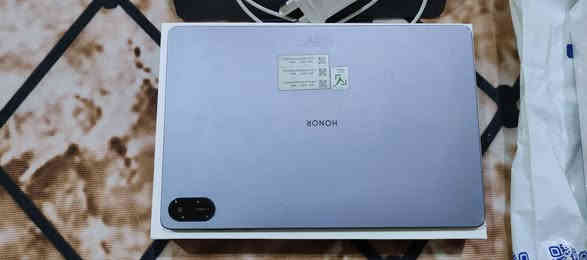 السلام عليكم اخوان للبيع ايباد هونر X8a الشاشة مالته 90هيرتز حجم 11انج بدقة 1200
المعالج مالته Qualcomm Snapdragon
الكامره خلفية 5/اماميه 5
الذاكرة 128+4
نضام التشغل:Android14
البطاريه 8300ملي امبير ماشاء الله فول 
الايباد بس بي هذن الشخوط الي بل ضهر خفيفات من وره الكفر 
الايباد مستعمله افلام مسلسلات دراسه فقط فقط مامنزل بي العاب 
البطاريه اطول فوك اليوم واكثر خير من الله 
سعره 185بي مجال للشراي بي خير ويتدلل 
مكاني بصره صبخة العرب 
رقمي *********** البصرة
