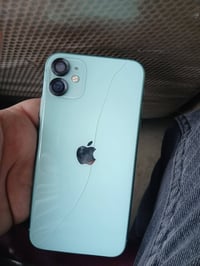 ايفون ١١ عادي ذاكرة ١٢٨ بطارية ٩٠ الجهاز وتر بروف مكفول من اي تصليح او...