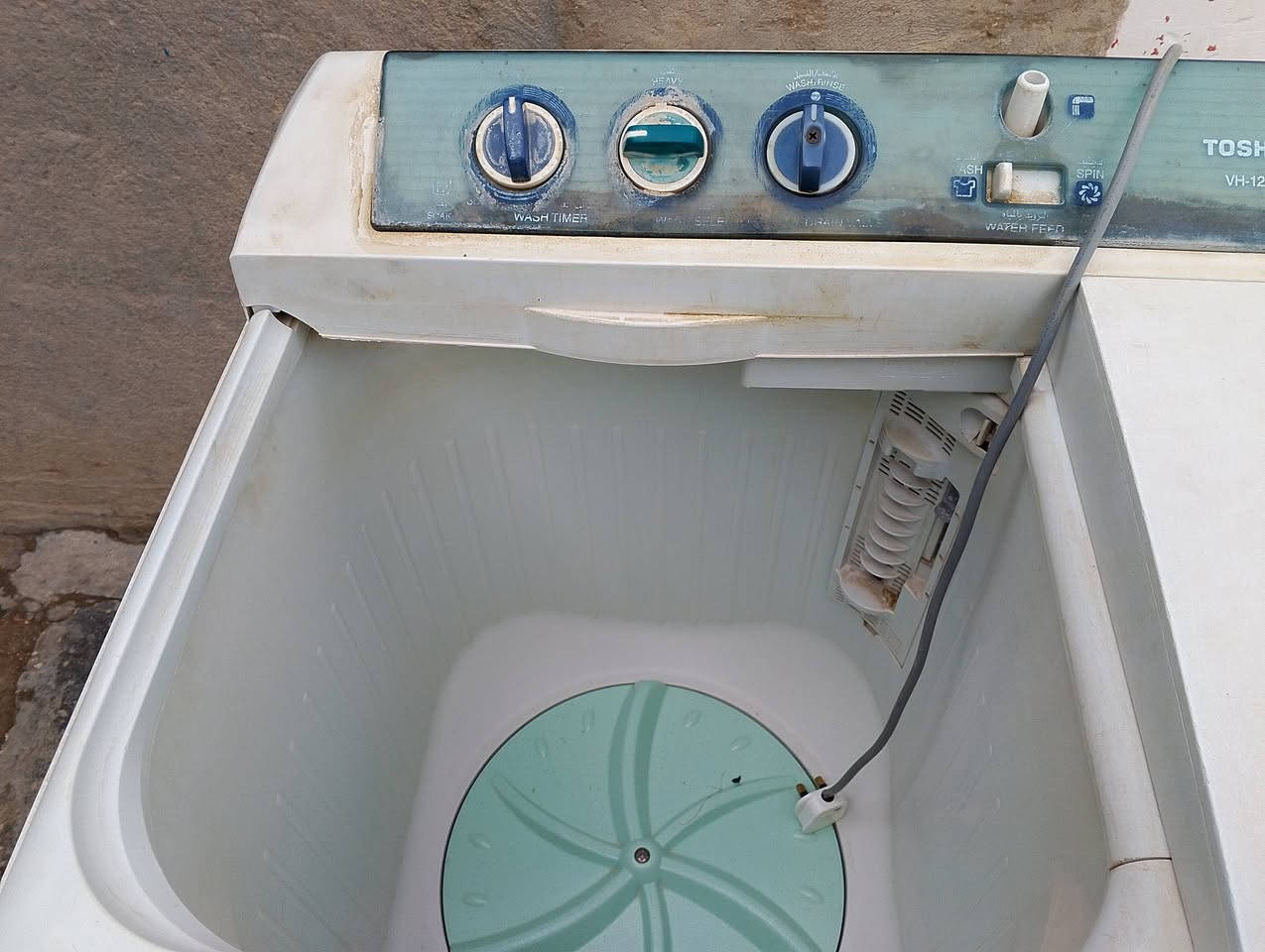 غساله للبيع سعرها ٣٠٠ جديده وشغاله تغسل بطانيات ملابس جفف اليشتري فقط يتصل على الرقم أدنى ***********
