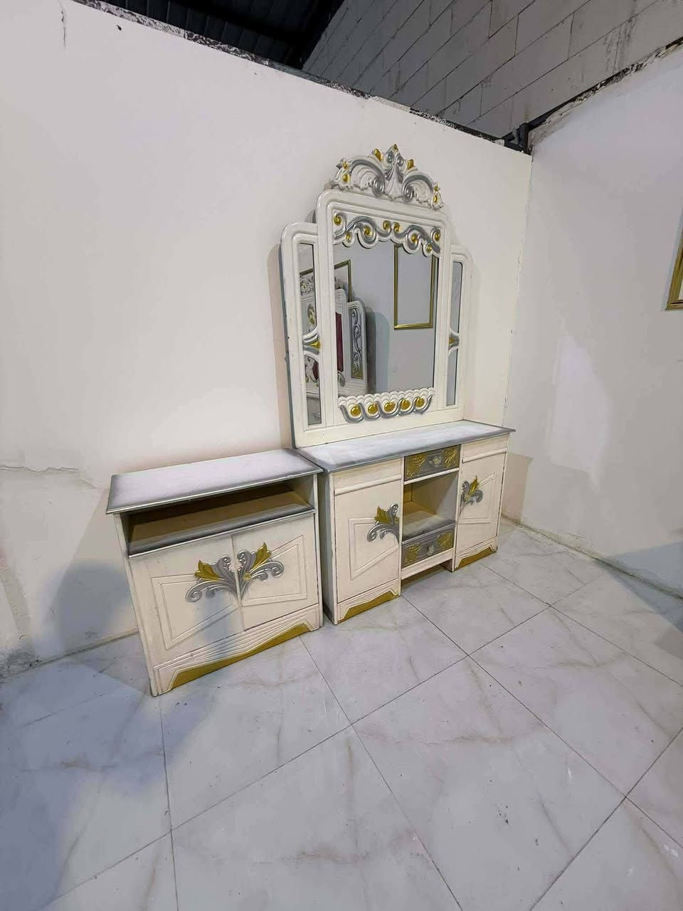 غرفه صبغ حراره ابيض
السعر ٨٥٠ وبيها مجال 
شد نقل داخل بغداد مجاني 
نضافه ٩٠
شغل وصط
تسع قطع 
عنوان بغداد حجز واتساب فقط


**إذا كنت صاحب هذا الإعلان وتريد حذفه لأي سبب، رجاءا أرسل رسالة إلى الدعم الفني**