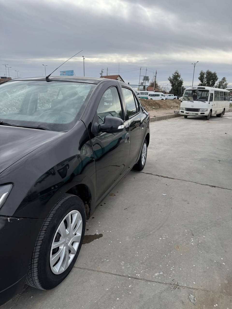 ڕینۆ سیمبول ٢٠١٦
کارەبای بە شەرت 
مەکینەی بەشەرتی فیتەر
تەبدیت و گەرمی بەشەرت 
تایەی تازە 
سەنەوی تا ٢٨ تازە
بە شەرت تەحویل 
شاشە ئایپاد
گێر عادی و ئۆتۆ
تازە سێرڤسی بۆ کراوە
بەس چەمەلەقی لای سایەق بۆیاخە
73 گەڵا و مەجال 
***********
