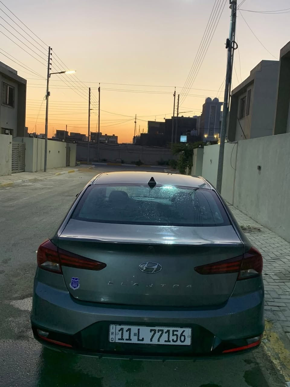 السلام عليكم من رخصة الادمن المحترم 
للبيع النترا  2020 فول مواصفات حادث قطعه وحده فقط بنيد
وبيها بارد جداً بسيط بالجاملغ الامامي ماشيه 94 الف جاهزه للاخير بدون نقص رقم بغداد بأسمي تحويل ثاني يوم

مواصفات السياره
بصمه تشغل وابواب وجنطه
فتحة سقف 
شاشه وكامره 
تحديد مسار 
رادار امامي
نقطه عمياء
وقوف ذاتي
فول تحكم ستيرن
وضعيات قياده NORMAL + SMART + SPORT 
شاشه تبريد + تبريد منفصل الراكب عن السائق 
تدفئه كشنات 
وبقية المواصفات المعروفه بالالنترا هذا الموديل 
اخوان السياره كير ومحرك وتبريد خيرر من الله 
صدر وتخم تاير + ويل وباتري ومنظومة احتراق بالكاملل وراديتر ومي زيتي احمر اصلي مالتها كل الي ذكرتهن جديدات والسياره بدون نقص وجاهزه ترايك للبصره عليها منظومة غاز ايطاليه جداً ممتازه 
عنوان السياره بغداد ابو غريب مجمع الزيتون والسعر 145 وبيها مجال للطيبين 
*********** اي استفسار اتصل على الرقم بي واتساب
