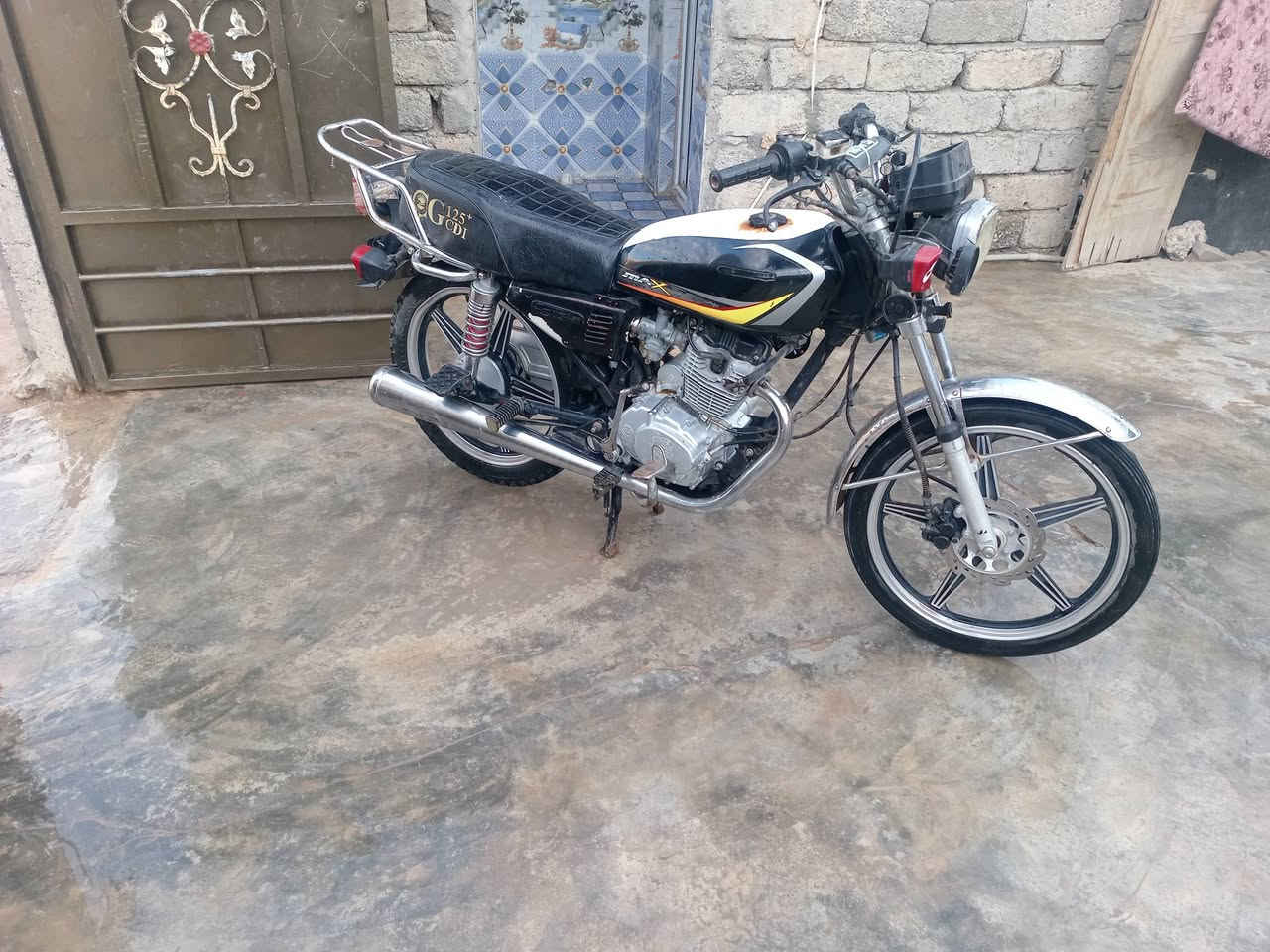 سلام عليكم دراجه سيفان موديل ٢١ 
نضيفه كلشي شقال سلف شقال ما عوزه شي  ٣٠٠   ***********
