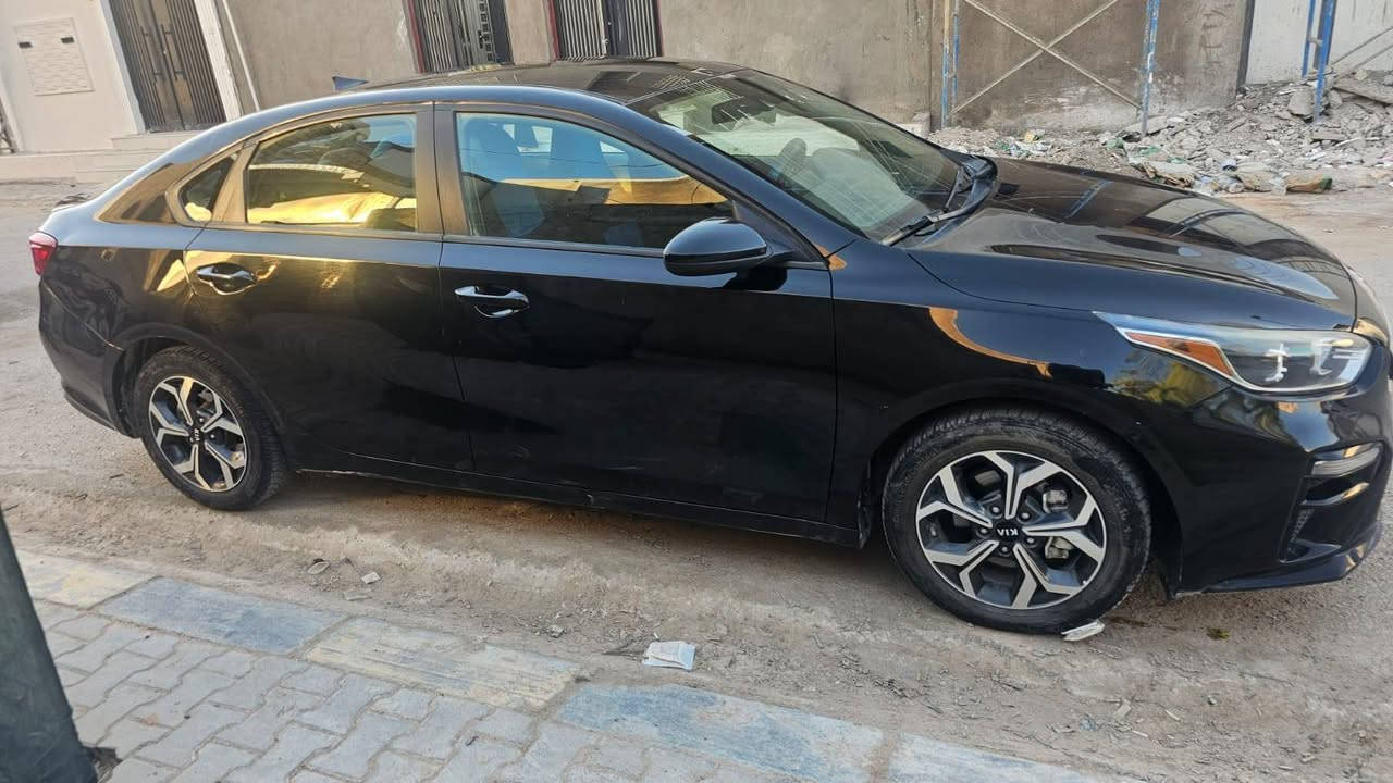 كيا فورتي موديل ٢١ قادسية معوقين بعد سنتين تصير حرة عندي بيها وكالة عامة وراعيها موجود السيارة حلوة ونظيفة للجناي ميخسر عليها ربع وصور الحادث موجود
***********
***********
