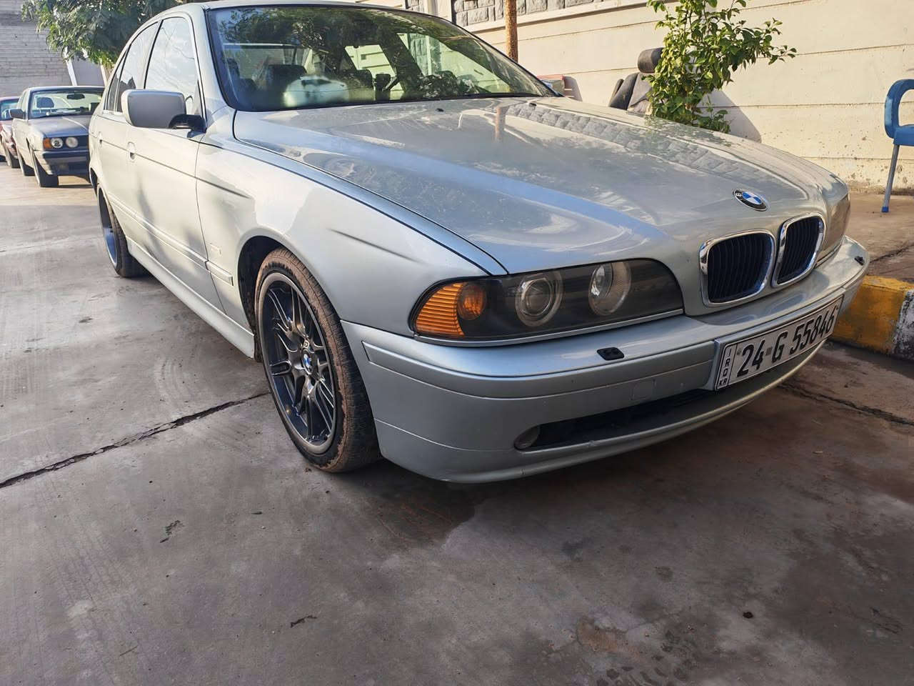 السلام عليكم بي ام موديل 2000 حجم 528 مكينه 30 دبل فانوص فول عدا السلايت كشنات ايم  سيدي قلاب جنجر سيدي جيبي اس تحكم استيرن للصوت قفل سرعه نضام تزحلق برده كهرباء لايتات سوار وليد اصلي بك لايت ليد بلادي قفل مركزي يصعد الجام كله عل وضع الشركه كفاله عامه من الضربه والبارد بيه صبغ جم قطعه بدون دواخل ايرباكاته سليمه و البجم والصندوك والصفاح كله مكفوله من اي شي ابيع حزام صبع تخم تايرات اندنوسي حجم 18 ويا ايم تو زايز حجم 18 سنويه جديده بسمي لحد 30 تريد وكاله تحويل بالخدمه للاستفسار *********** ديالى خناقين, ديالى
