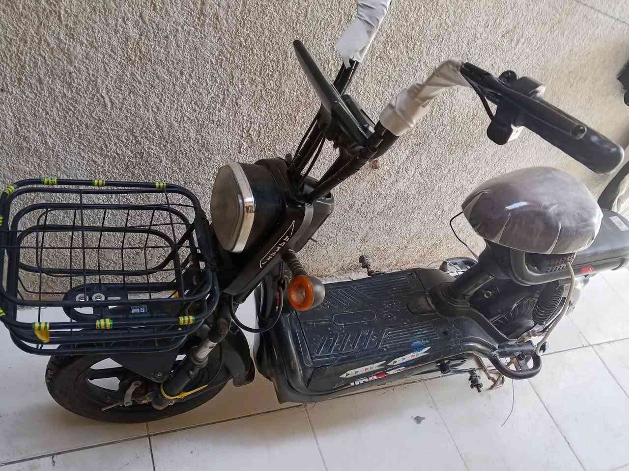 السلام عليكم بايسكل شحن حجم 14 نظيف بطارياتة نص عمر بس يمشن تقريباً 15 كيلو بالشحنة الوحدة السعر 150 وبي مجال قليل مكاني كربلاء حي الاطارات


**إذا كنت صاحب هذا الإعلان وتريد حذفه لأي سبب، رجاءا أرسل رسالة إلى الدعم الفني**