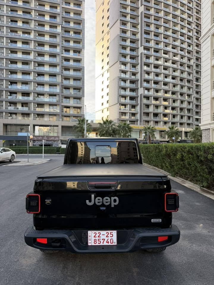 Jeep Gladiator  Over land 2023
جيب كلاديتور اوفر لاند
موديل 2023
ماشية 27 الاف
سيارة فول مواصفات اوفر لاند 
مواصفات و نظافة مبين من صور
جديد جداً نظافة ٪؜100
سيارة جاية كلين طلع بيها مكانين صبغ امريكا
بدون دواخل بدون ايرباك بدون شاصي بدون بجم 

سعر  265

0770 445 2620
