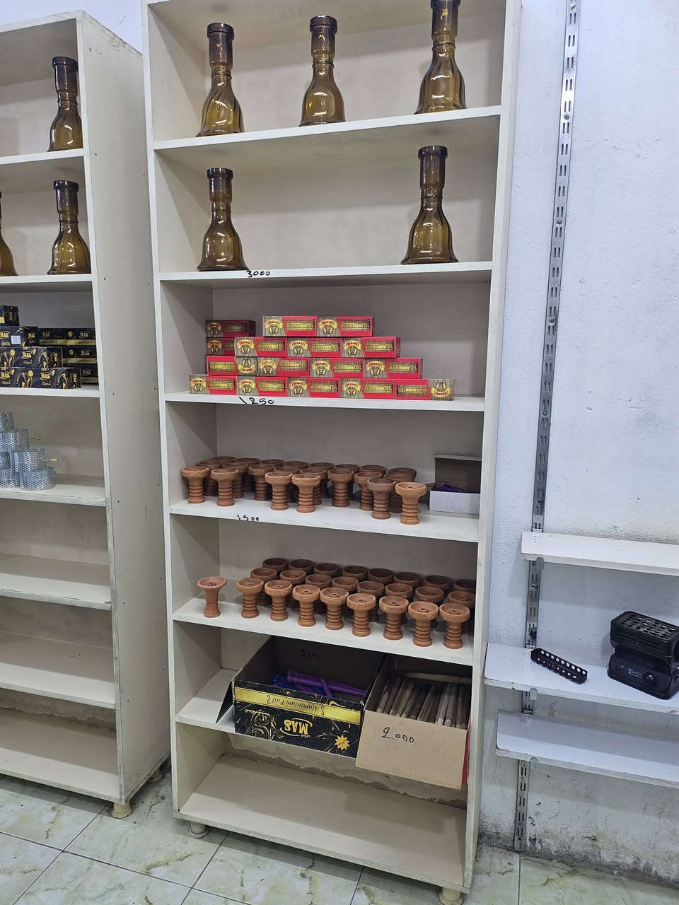 رفوف للبيع سعر خاص مكان بغداد شعب ***********
