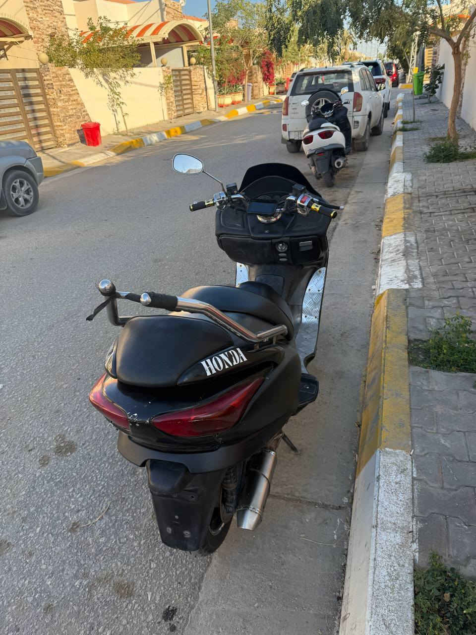 للبيع او المراوس
تافاصيل/
لايت 
اشاير 
منضومه زنون 
مكينه مامفتوحه
اوراق
سلف 
دراجه بصمه 
مضخمات بلاتوث 
جهاز  جي بياس
كامل 
الدراجه كامله تطلع بيها محافضات 
لاتنقيص لاتبخير 
السعر 950وبيها مجال حك الجيه 
مكان كربلاء 
التواصل ***********او خاص مفتوح
