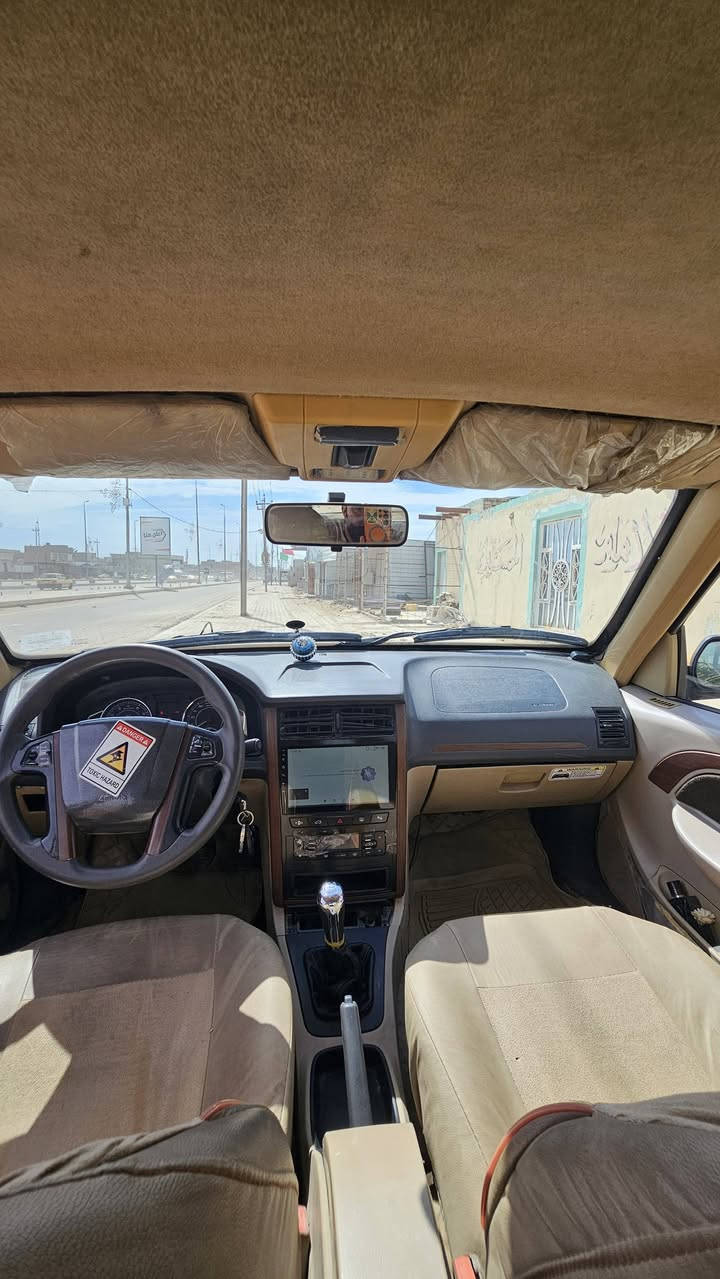 السلام عليكم بيجو بارص موديل 20 محجوزه بعدلهه 4 اشهر يفك حجزها تبريد ثلج حداديه زينه تخم تاير اخط ابيض + صبغ وياله حراري مكينه بيها بخار مصفره هيئه وغرامات السياره مكفوله بيها بارد بجاملغ الخلفي وبيها اقل شبر بجملغ امامي 
السعر 63 وبيها مجال الشراي مكاني ديوانيه المركز *********** خاص ماجوب
