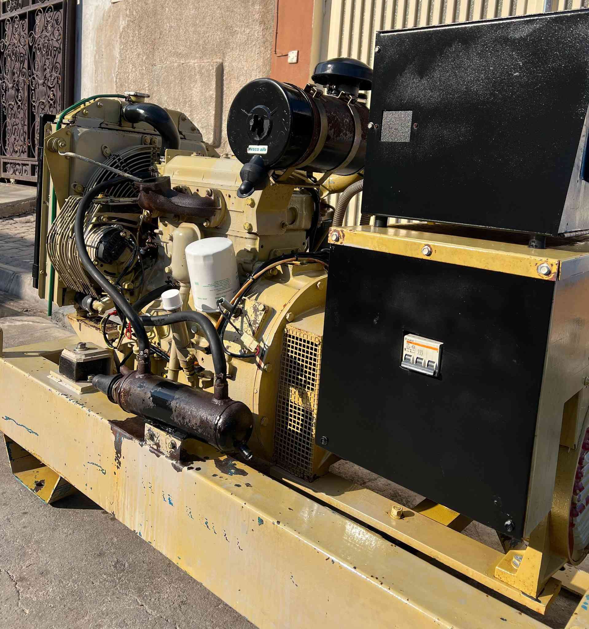 سلام عليكم للبيع مولده بلادي أوربي نوع افيكو ثلاثة سلندر شاشه اوتو 30 كيفي سعر اتصال على رقم ***********
***********
