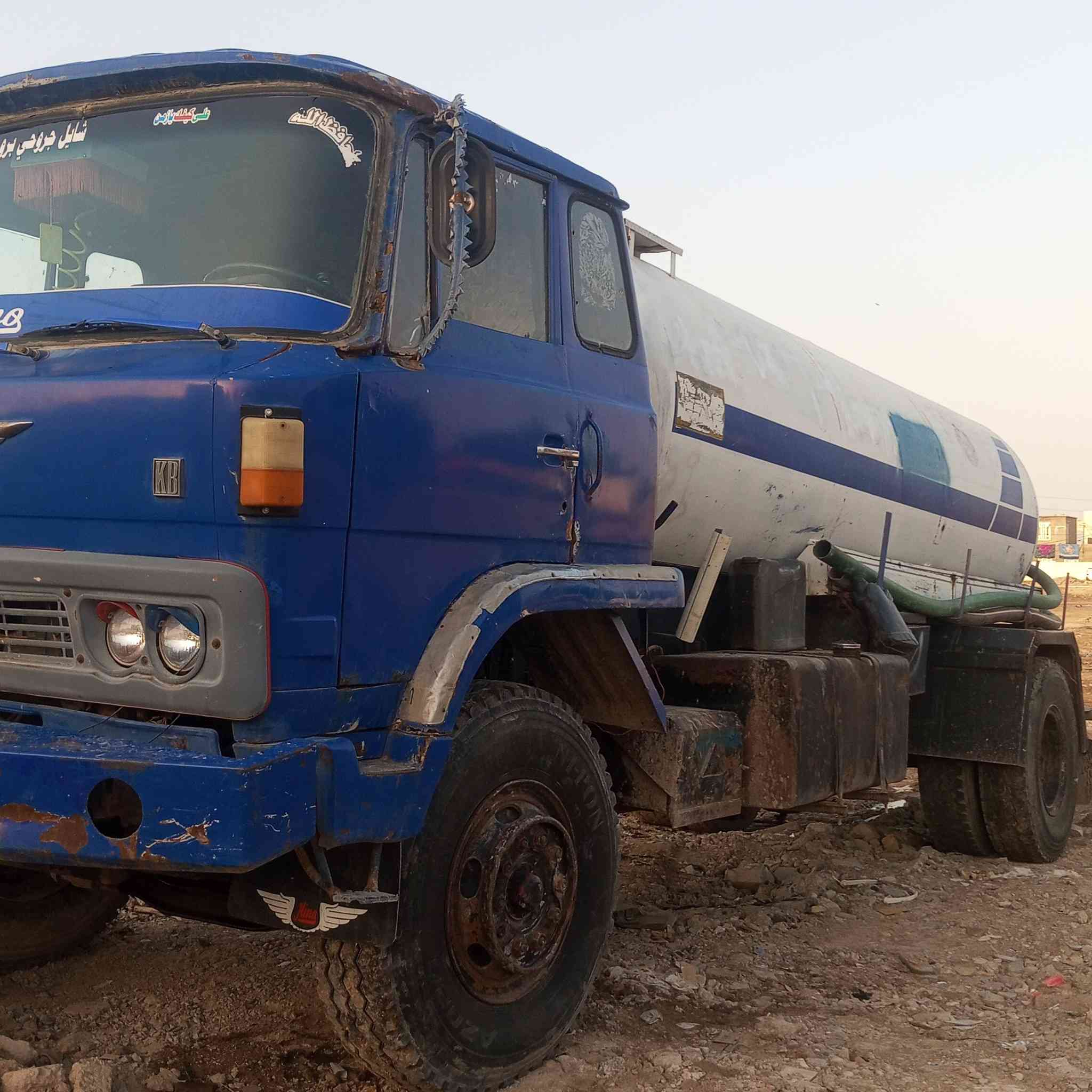 هينو للبيع 8طن سحب مياه ثقيلة للاستفسار الاتصال على هذا الرقم ***********
