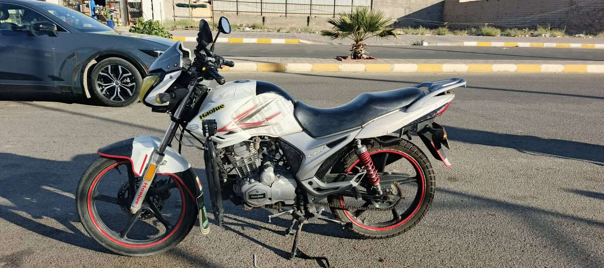 $(بيع دراجه نوع هاوجي عدل)$
دراجه هاوجي موديل 16 مسجل سنويه و لوحان انگليزي تحويل بأقرب وقت ممكن دراجه ناعمه (محرك مفتوح) تجي تجيك وشوف بعينك دراجه متوكفك بطريق من اخذتها لحد الآن موكفتني صارلي اقل سنه من ماخذها
مكانها رمادي 
استفسار 👇 
هـ/*********** (متواجد وتساب)
