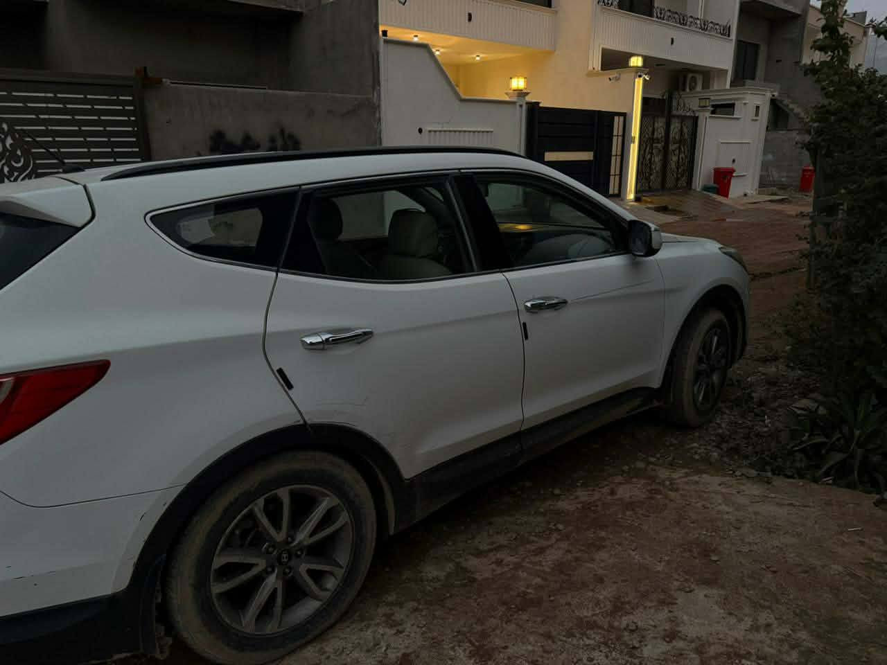 بسم الله الرحمن الرحيم السلام عليكم اخوان هونداي سنتافي
بيع مستعجل 2013 الشكل الجديد محرك 2400 دوش مجفية صفحة السائق ومصبوغة عام بدون دواخل السيارة بحالة جيدة تبريد تدفىة گير محرك شرط مابيهن عيب السعر 115 مع مجال للشراي // المكان كركوك //*********** كركوك, العراق
