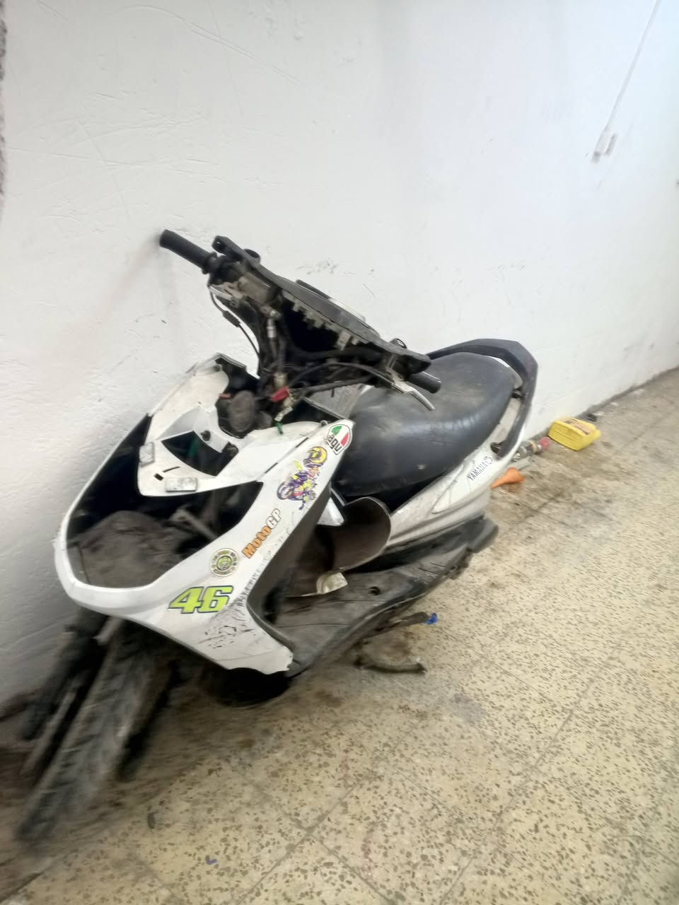 سلام عليكم 
سكنس فحل بيه والفات 
فاتح مكينته يعني انته بس جفته 
كفراته كامله ماعده السبعه والمازده 
رايدها 350لين متوازي عله بيعته 
عنواني بغداد حي العدل 
رقم الهاتف *********** متوفر وتساب
