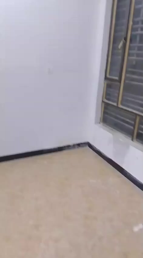 للايجار طابق اول غرفة وصالة ومطبخ وخدمات السيدية مربع الاقتصادين بدل الايجار ٦٠٠ الف للاستفسار ***********
