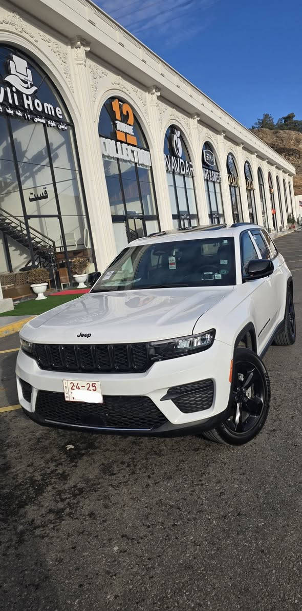 جيب كراند شيروكي 2023 بلاك توب BLACK TOP
6 سلندر  4×4 دفع رباعي 
5 راكب ( شاصي قصير )
ماشية 12 فقط
بيها مكانين صبغ فقط..

فتحة سقف ( سلايت )
رادار امامي( تثبيت مسار مع مانع تصادم )
رادار جانبي( نقطة عمياء )
حساسات خلفية مع مانع تصادم 
كشنات كنتارا وجلد 
شاشة أبل كار بلي واندرويد اوتو وناڤيكيشن 
كشنات وستيرن تدفئة 
شاحنة موبايل وايرليس 
تشغيل عن بعد 
شفتات 
هاند بريك كهربائي 
وضعيات قيادة 
اوتو ستارت ستوب ( انطفاء ذاتي )
صندوق كهربائي 
ويل قياس 20 بلاك 

كاتي بدون رقم تترقم شمالي  ( اربيل دهوك سليمانية )

السعر : 280 وبيها مجال 
المكان : دهوك
***********
***********
اتصال أو واتساب
