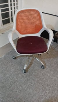 للبيع مغسلة وكرسي دوار وشجره تعليگ بسعر مناسب للاستفسار07723784437