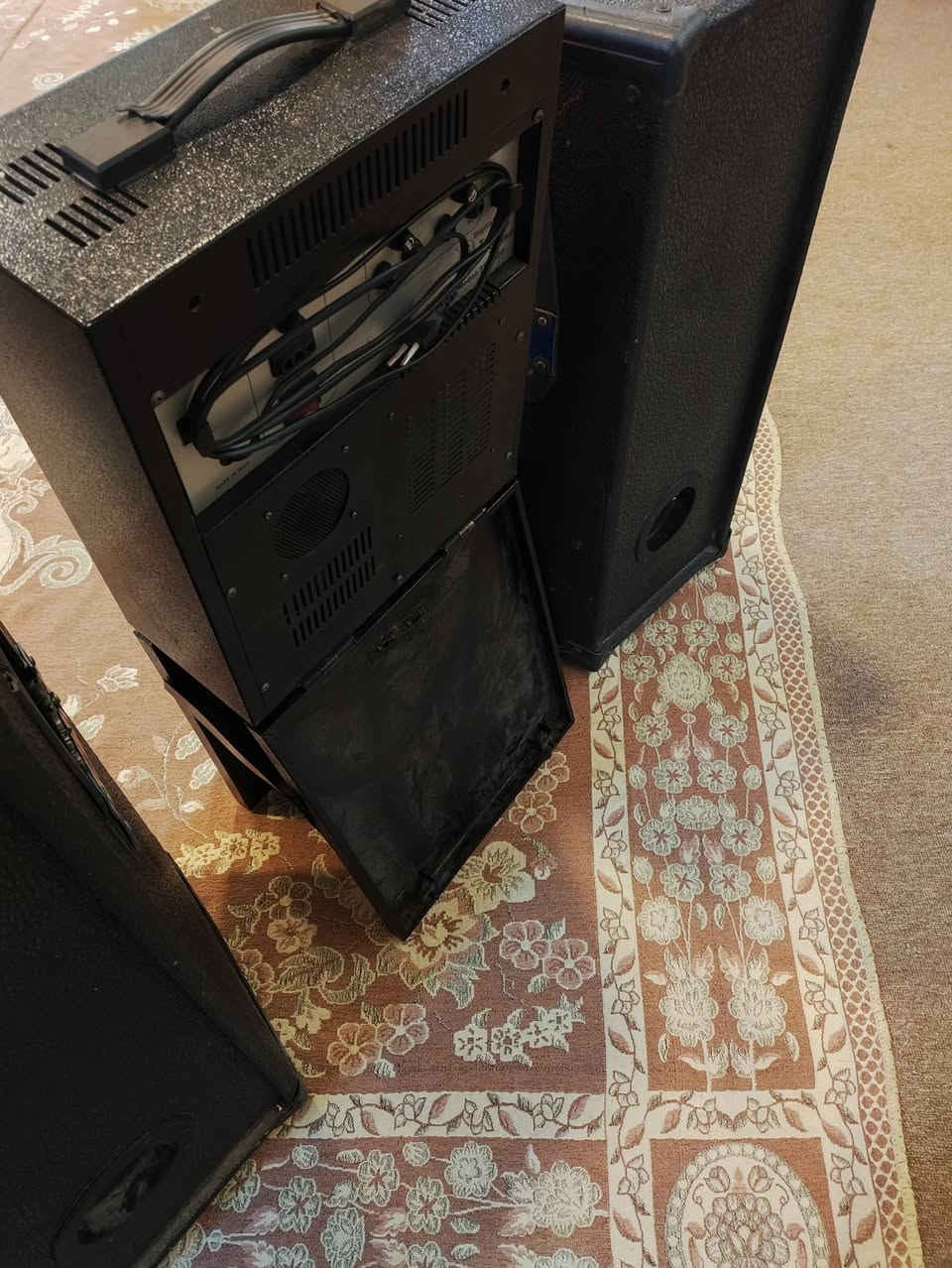 جهاز للبيع مع سماعات اثنين دبل وفيش نقاوه اوصوت الباب الأول للاستفسار ***********
