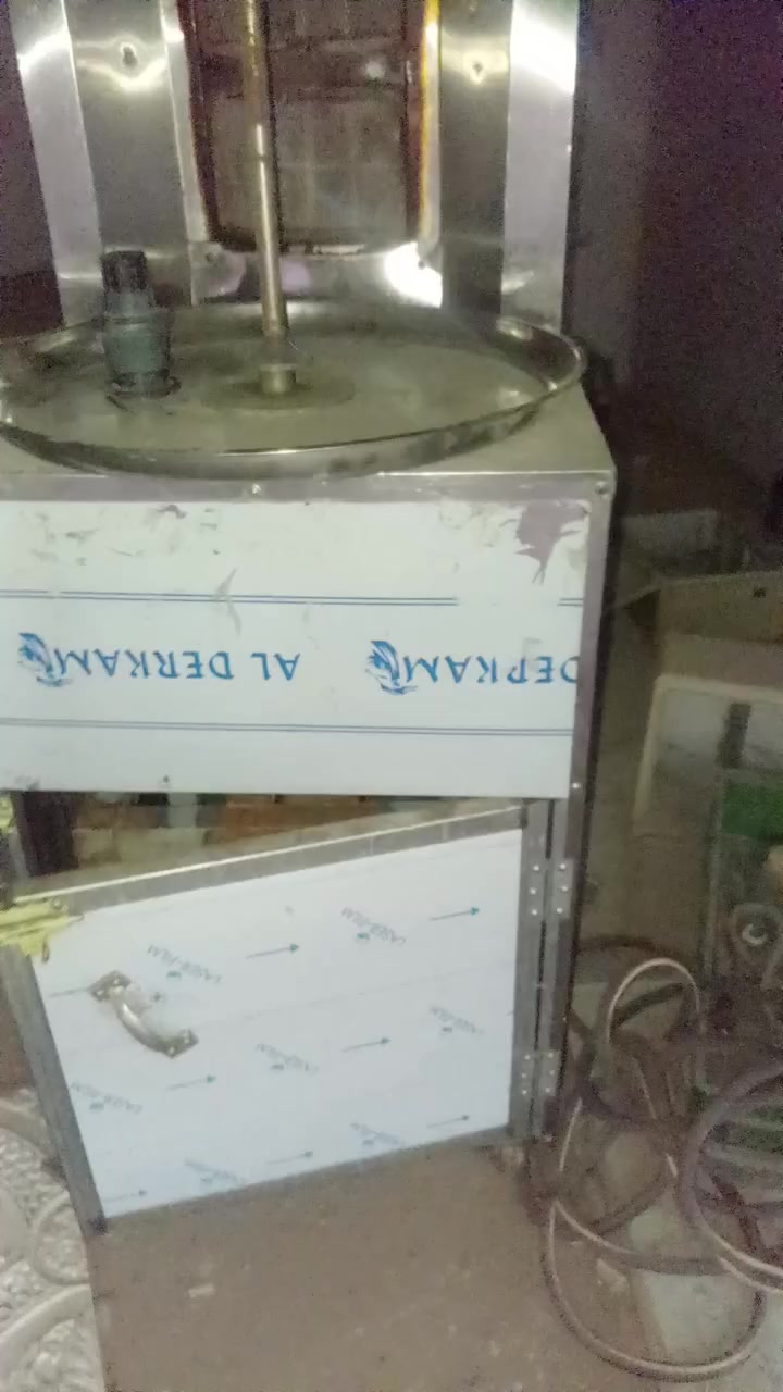 السلام عليكم شوايه كص نضيفه جدآ كامله مع الأغراض السعر ٣٠٠ للإستفسار ***********
