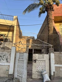 ١٢٠ للايجار  كراج واستقبال ومطبخ وغرفه نوم فوك غرفتين  بناء قديم بس نظ...