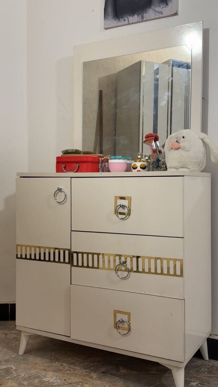 السلام عليكم غرفة نوم للبيع الشراي يدخلي خاص نضيفة وجديدة


**إذا كنت صاحب هذا الإعلان وتريد حذفه لأي سبب، رجاءا أرسل رسالة إلى الدعم الفني**