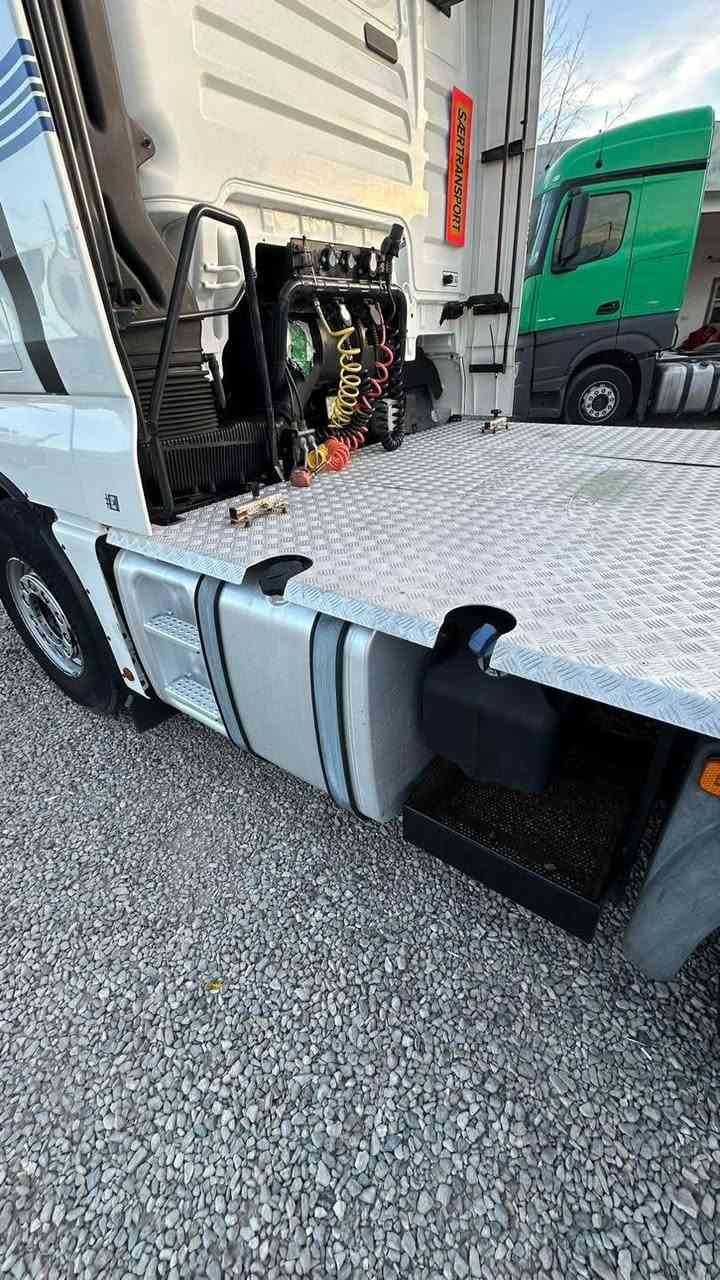 السلام عليكم
‎شركة ميلي 
‎‏‎نوع الشاحنة ؛

‎مان 
◻️2018◻️
راس بلادي 
‎500 دبل سوبر
ممشاه 575،000KM
‎گير دشبول ثلاجة حديث 
‎گير مان TRAXON
‎مواصفات فول اعلى فئة ليميتدد 
‎سقف وسط
جهاز حاكية
‎تبريد 
‎هاف كهربائي 
‎كدام سبرنك 3 فحل
‎كامره و حساس
‎شاصي عدل 
‎ تخم تاير جديد
‎مكفول كفالة عامة 

———————————————————————
‎‏‎‏‎مكان ‎
‎‏‎‏‎سليمانية طريق طاسلوجة - معارض سيارات الكبار
‎‏‎شركة ميلي

‎‏‎لتزويدكم بمعلومات اكثر☎️

📞0770-149-3097📞
📞0774-130-3030📞
📞0750-154-0742📞
