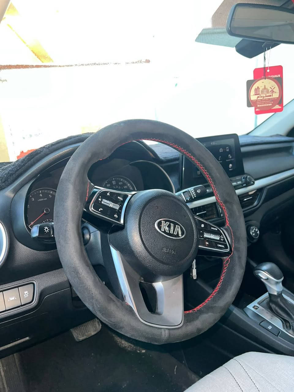 السلام عليكم
كيا فورتي
موديل2020
كير at
السياره نضيفه جاهزه من كلشي 
تدفئه تبريد 
شاشه كاربلاي
السياره جديده بمعنى الكلمه السياره مال بيت 
95km
رقم بغداد 
الموقع بغداد تاجي 
السعر 132
الرقم ***********
