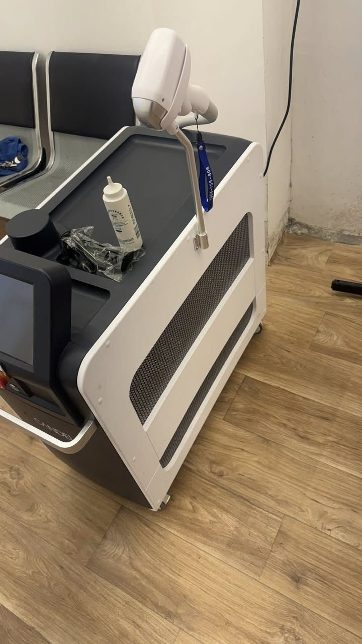 سلام عليكم ليزر كانديلا برو ماكس ثلجي مستعمل قليل ***********
