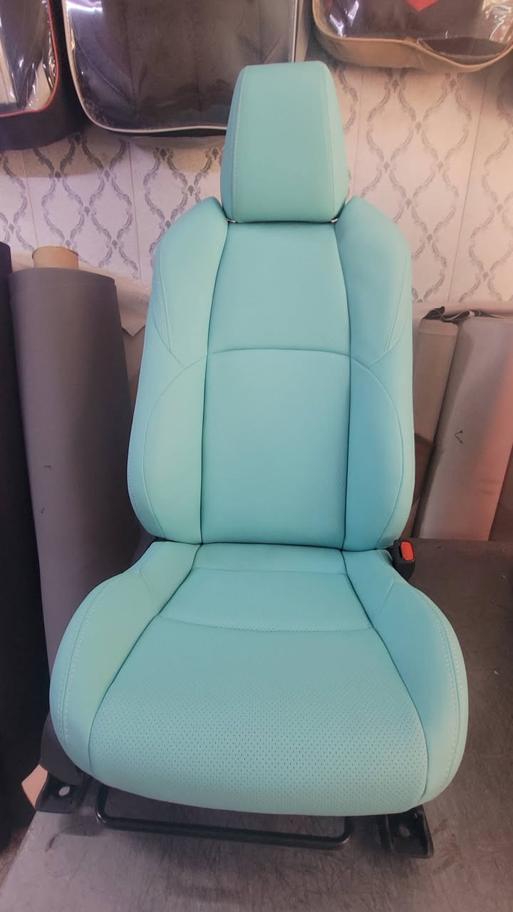 سلام عليكم 
تغليف كشنات سياره كورلا اكروز علبلاد بأجود انواع الجلود🇯🇵 🪡
العنوان: كراده شارع الاورزدي 
☎️*********** -/-***********
