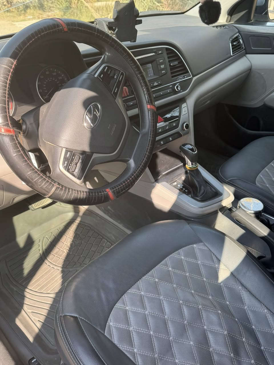 ‏سلام عليكم الانتره 17 أمريكي حادثة الدعامية خلفية فقط بدون ايرباك وبدون دواخل  سياره نضيفه جداً للستفسار  رقم ***********
