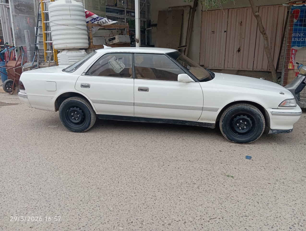 السلام عليكم ورحمه الله وبركاته 
مارك فلات شرط مداور لسيارة خير من الله نضيفة 
للبيع بسعر 43$ وبيهة مجال بصيط مكانه في كربلاء 
***********
