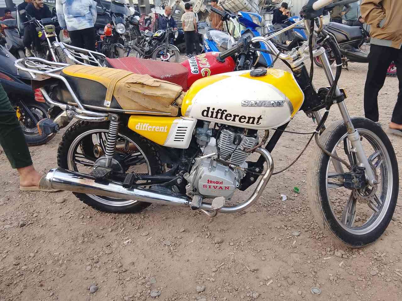 السلام عليكم
دراجتين سافان مديل 21 للبيع 
5 كير نضافة خير من الله 
الصفرة جاهزة كبل للشارع 
الحمرة طاكة الصالصة مالتها و يرادلها قبق زنجيل 
وحدة بيها منفيس و ثانية بس مكاتبة 
سعر الوحدة 350 و بيها مجال 
مستعجل عل بيعتهن 
وانساب ***********
