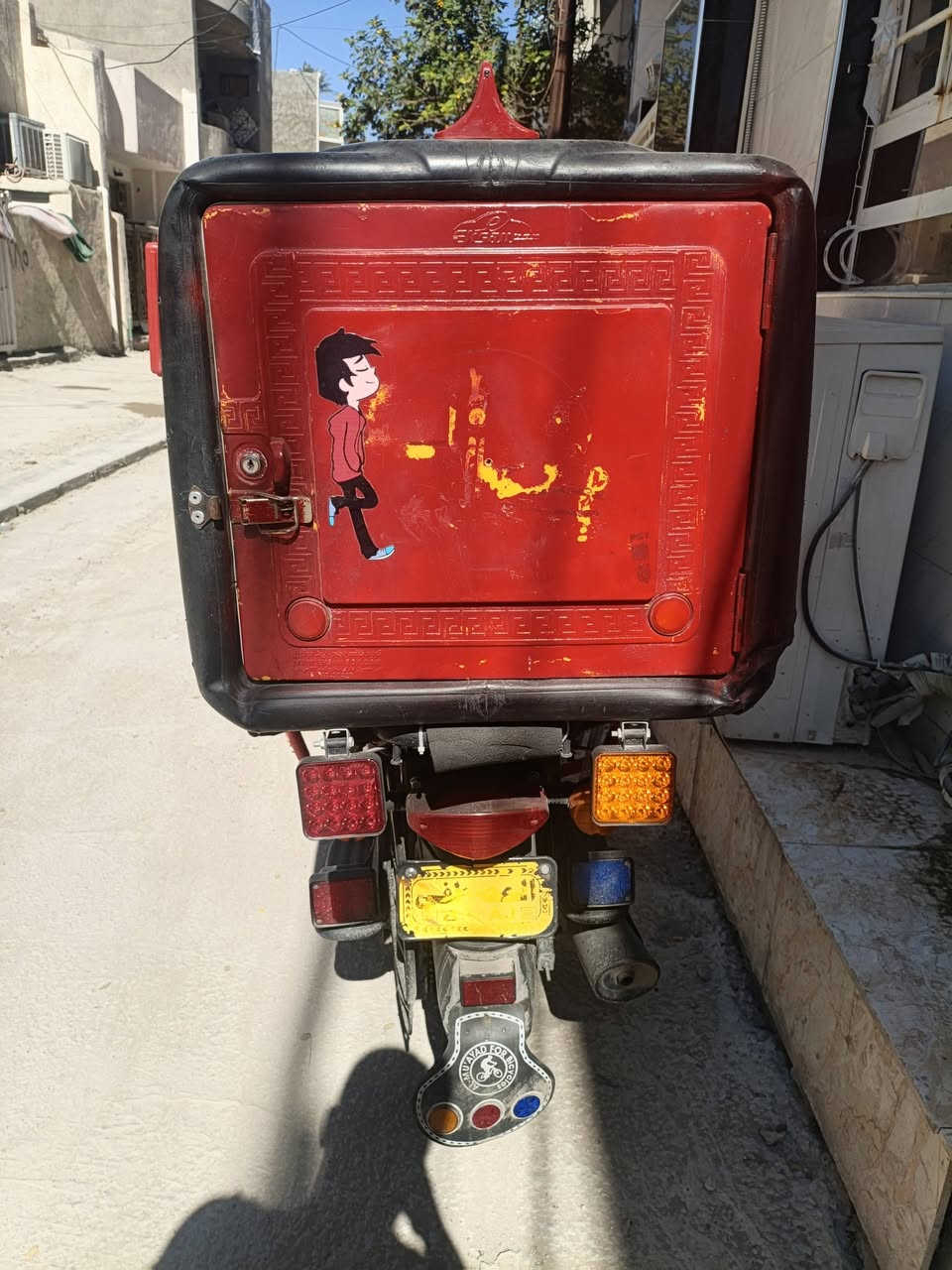 السلام عليكم

للبيع بوكسر للبيع موديل 23 
اوراق وليس مرقمة اوراق اوراق (( نقص ورقة وحدة فقط )) 
مطابقة وية رقم الشاصي 

بيهة نواقص قليلة (( قبغ زنجيل + تفيلس )) فقط هذني نواقصهة امانة الله ورسولة 

مكاني الدورة 
رايدها بمليون وربع وبيهة مجال حك الجية 
اسف على الاطالة 

للتواصل *********** فقط واتساب متواجد
