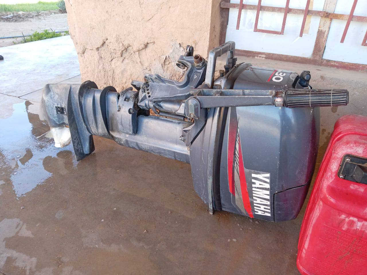 السلام عليكم مكلف بلنشر مكينة للبيع  30حصان  ياماهه نظافه فول السعر مناسب للستفسار الأتصال علا الرقم ***********
